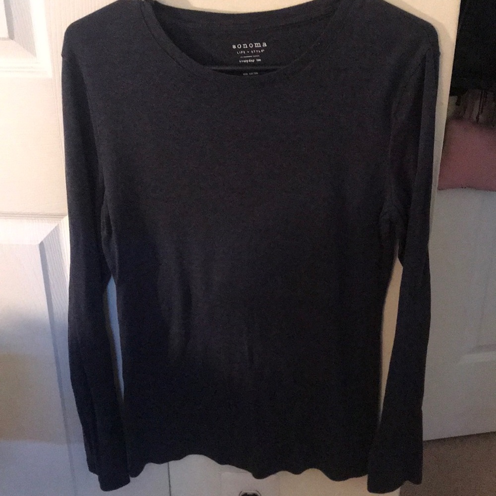 Long sleeve sweater. Size M.